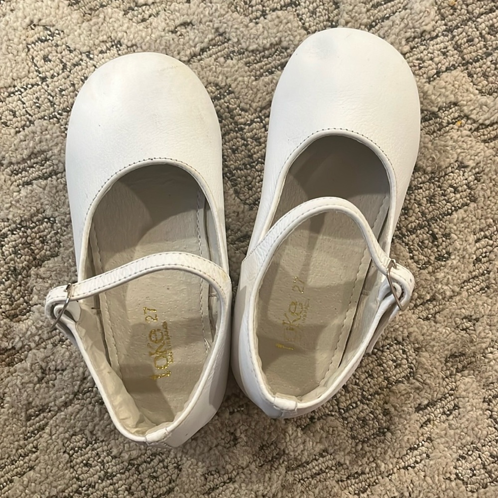 Leather white Mary Jane shoes